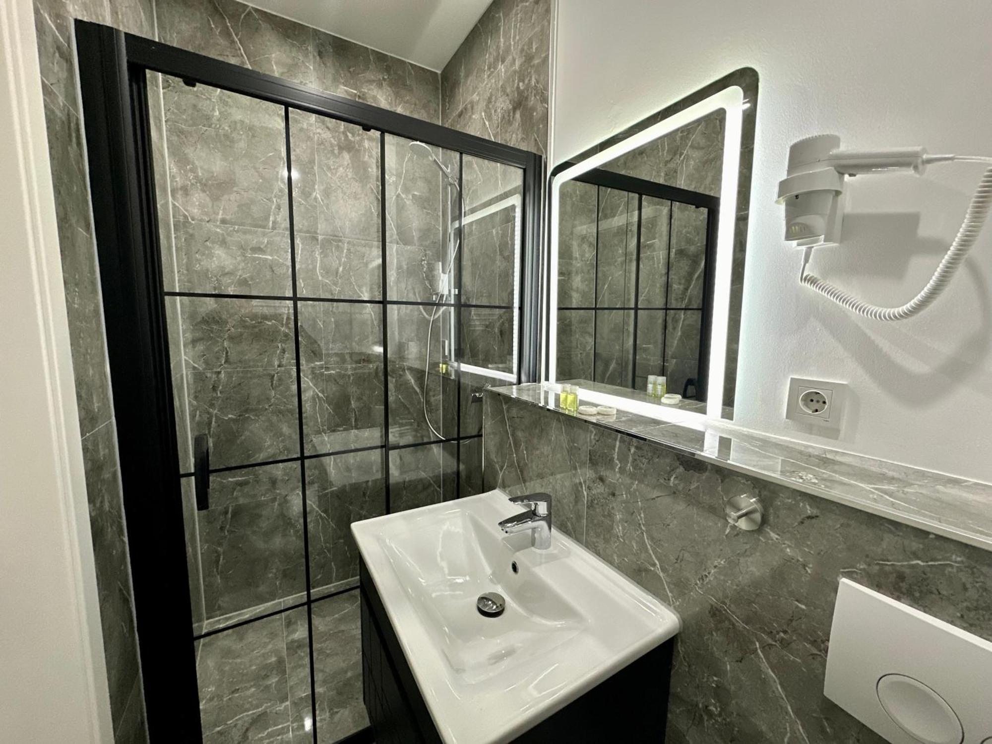 Durmaz Hotel ฮันโนเวอร์ ภายนอก รูปภาพ